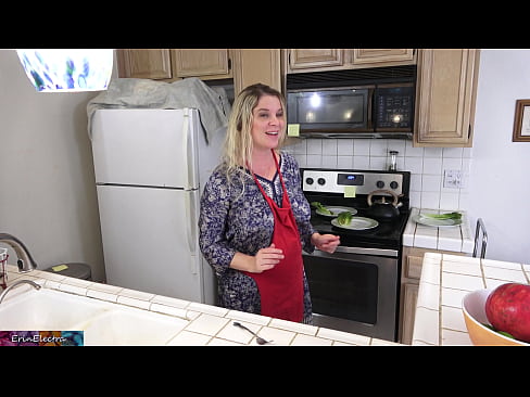 ❤️ Matrigna che lo munge in cucina prima del suo appuntamento ❤ Porno fatto in casa al it.pornjimbo.ru
